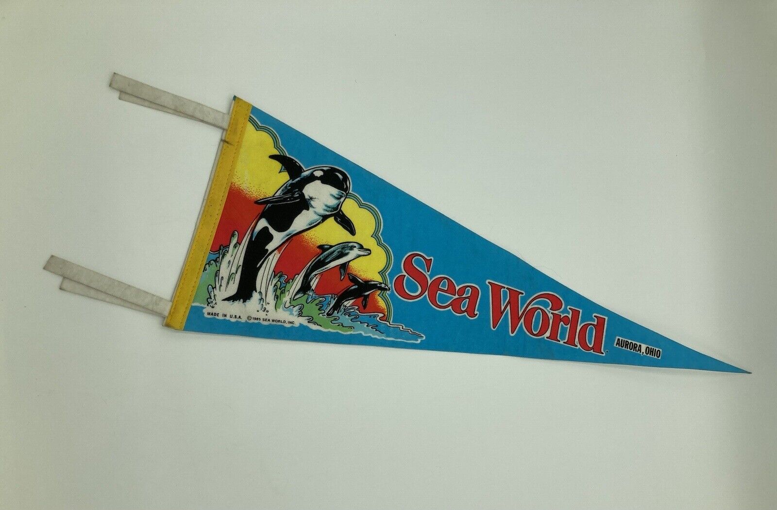 ORIGINAL 1985 Sea World Large Felt Souvenir Flag Pennent - Aurora Ohio