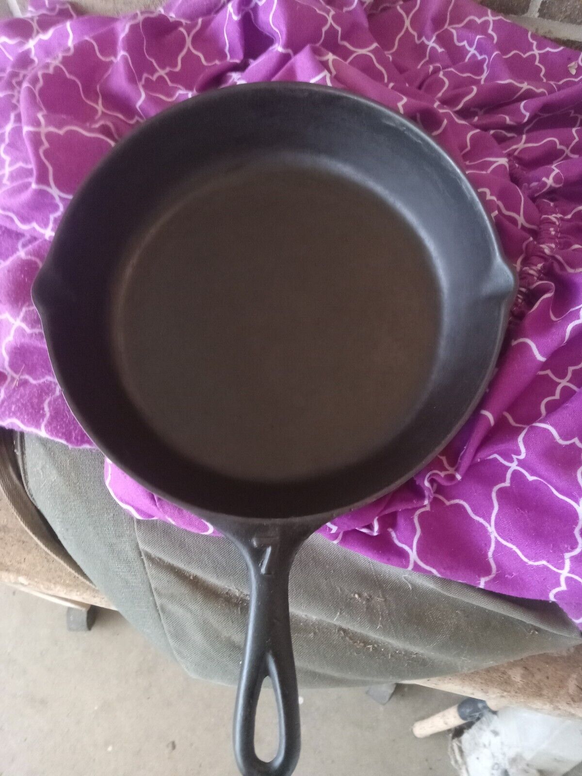 cast iron number 7 southern mystery skillet