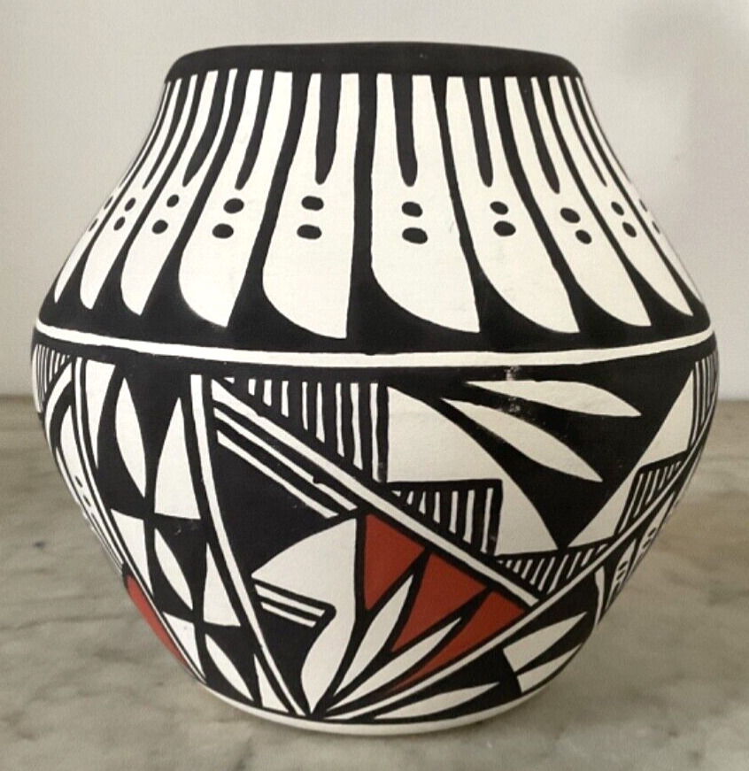 Acoma NM Native American Pottery Vase Signed dsa
