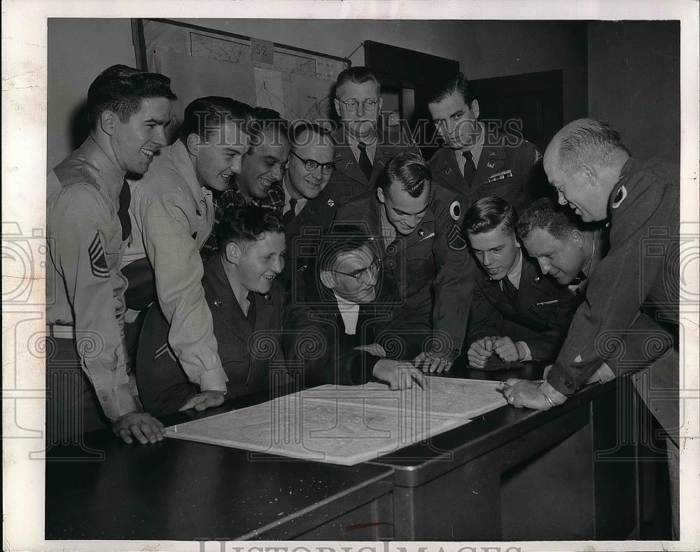 1953 Press Photo Col. Ernest E. Root conducting class in terrain appreciation