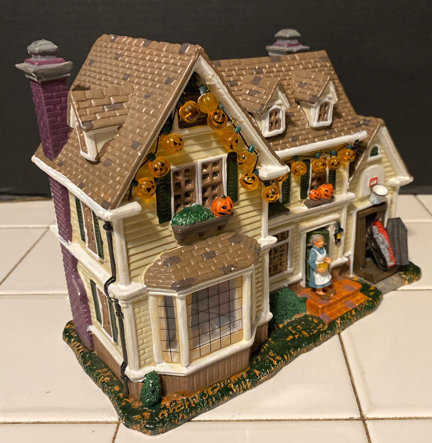 Spooky Town Collection Lemax Retired Spookiest House On Block Porcelain Lighted