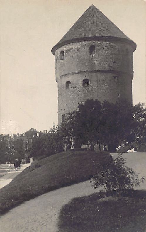 Estonia - TALLINN - A Tower of the City Wall - REAL PHOTO - Publ. J. & P. Parika