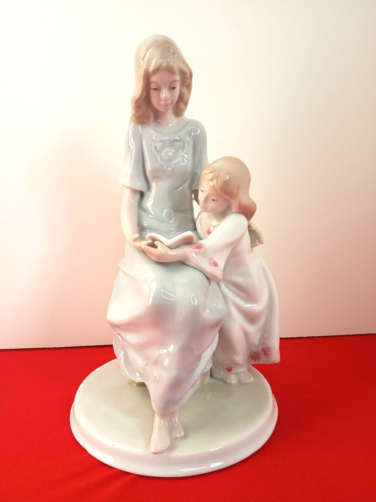 Porcelain Figurine Of Mother / Daughter Reading A Book  8\