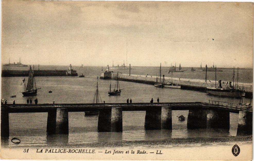 CPA LA PALLICE-ROCHELLE - Les Jetées et la Rade (183872)