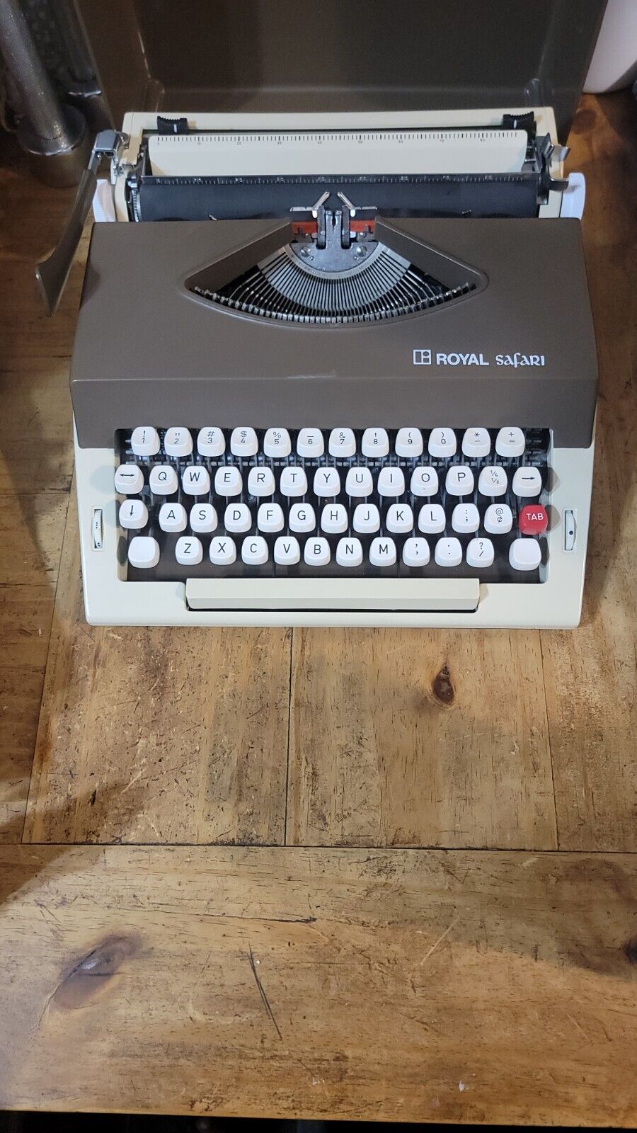 Vintage 1980's Royal Safari  Portable Typewriter Brown-Beige Case 