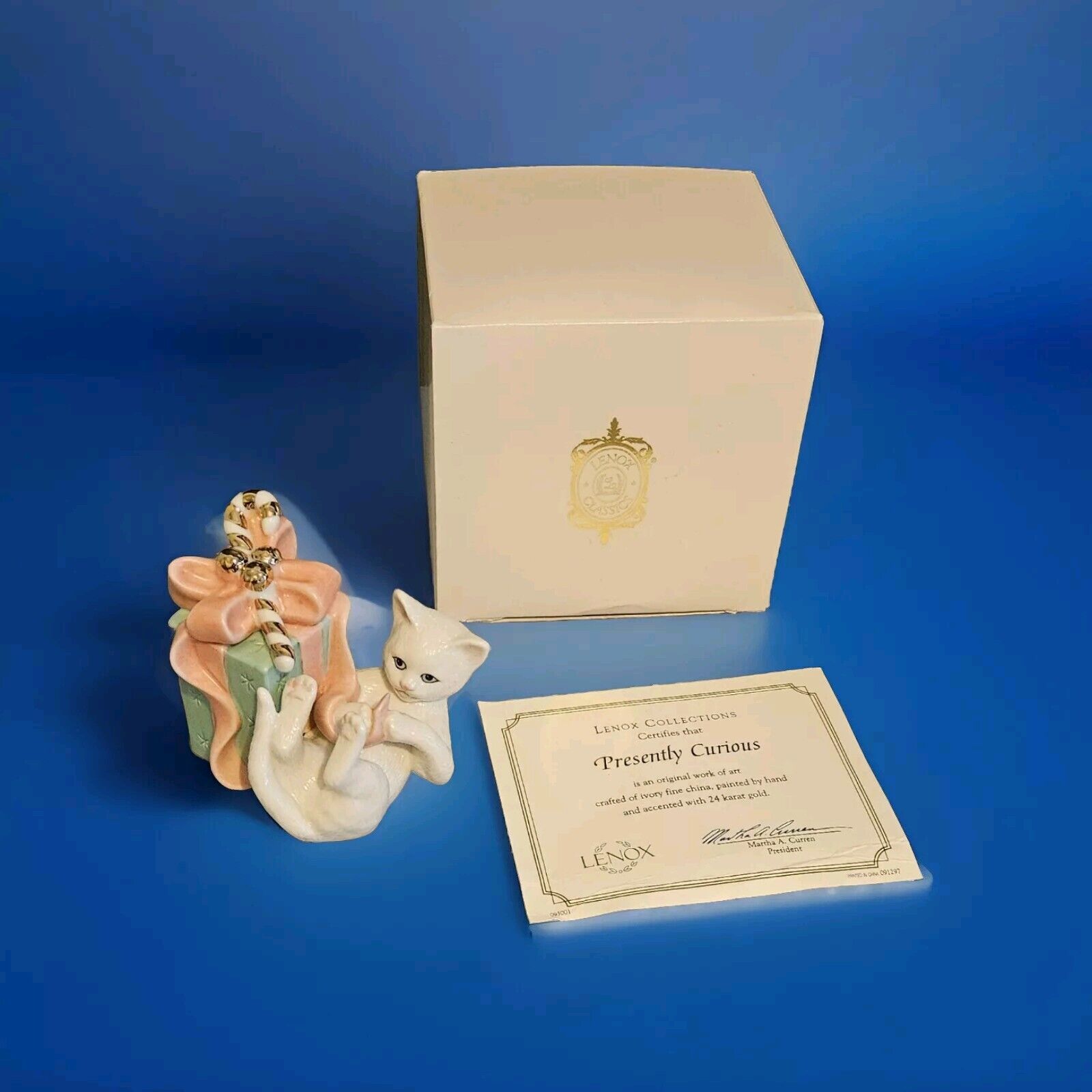 Lenox Presently Curious Kitty Cat With Gift Ceramic Figurine 24k Gold Accents