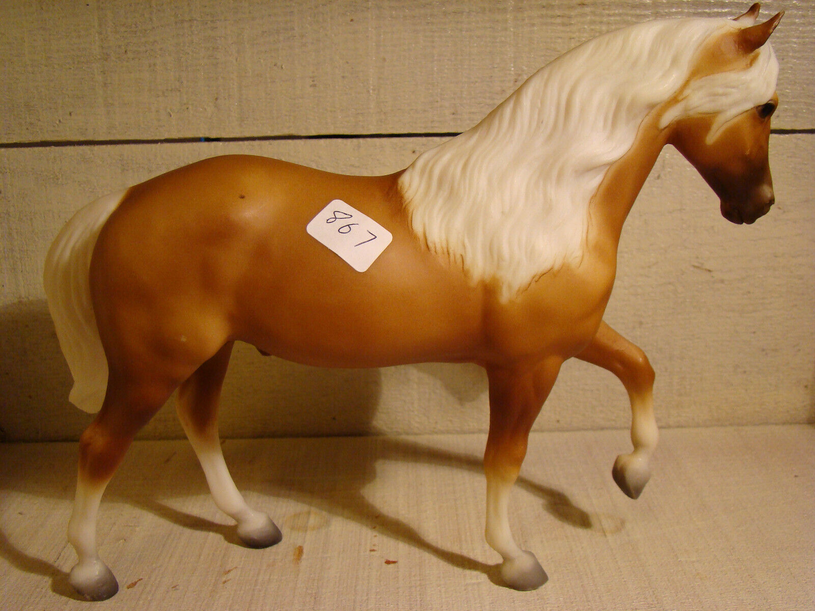 Breyer Horse Tesoro Palomino #867 Beautiful Condition Don't Let This Get Away