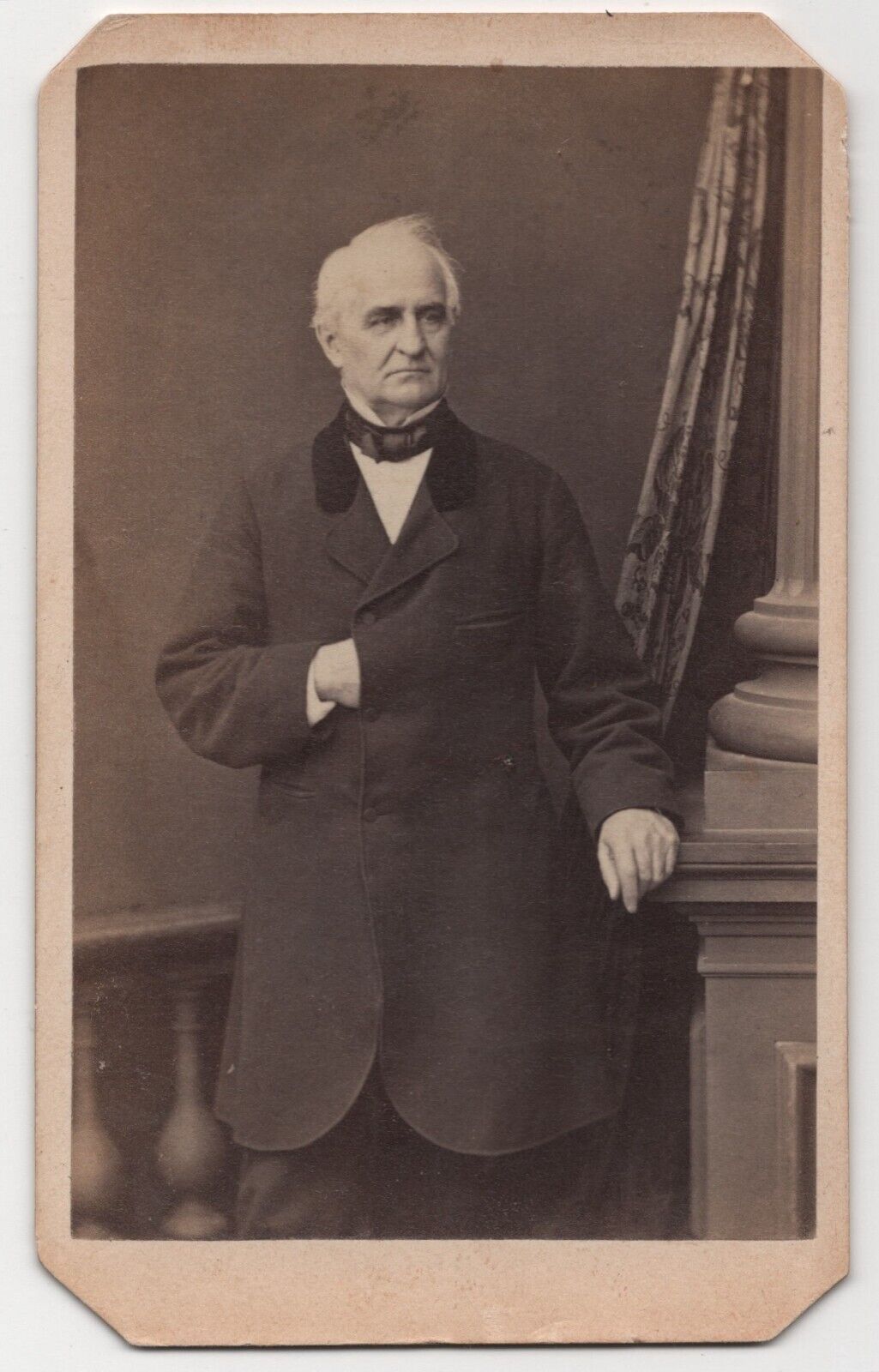 ANTIQUE CDV C. 1860s OLD MAN IN SUIT NAPOLEON STYLE R.A. LEWIS CHATHAM NEW YORK