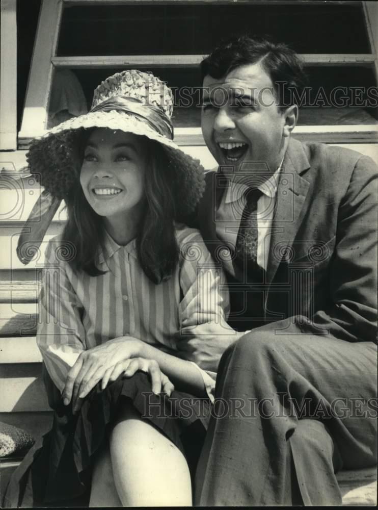 1961 Press Photo Director Peter Hall with actor wife Leslie Caron, France.