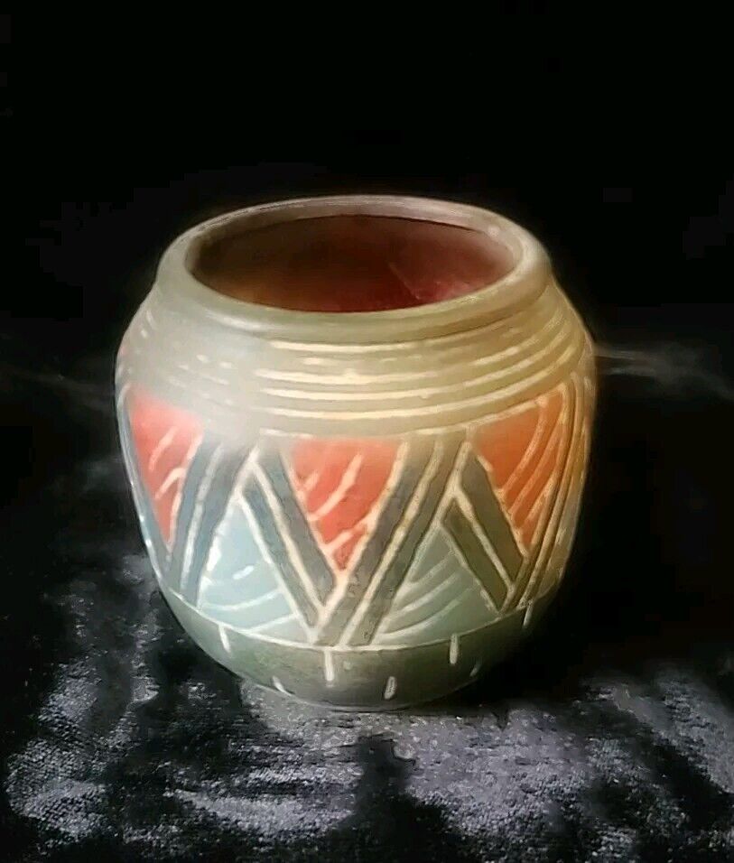 Unsigned Native American Pottery Vessel Pot, Navajo Style, Unsigned
