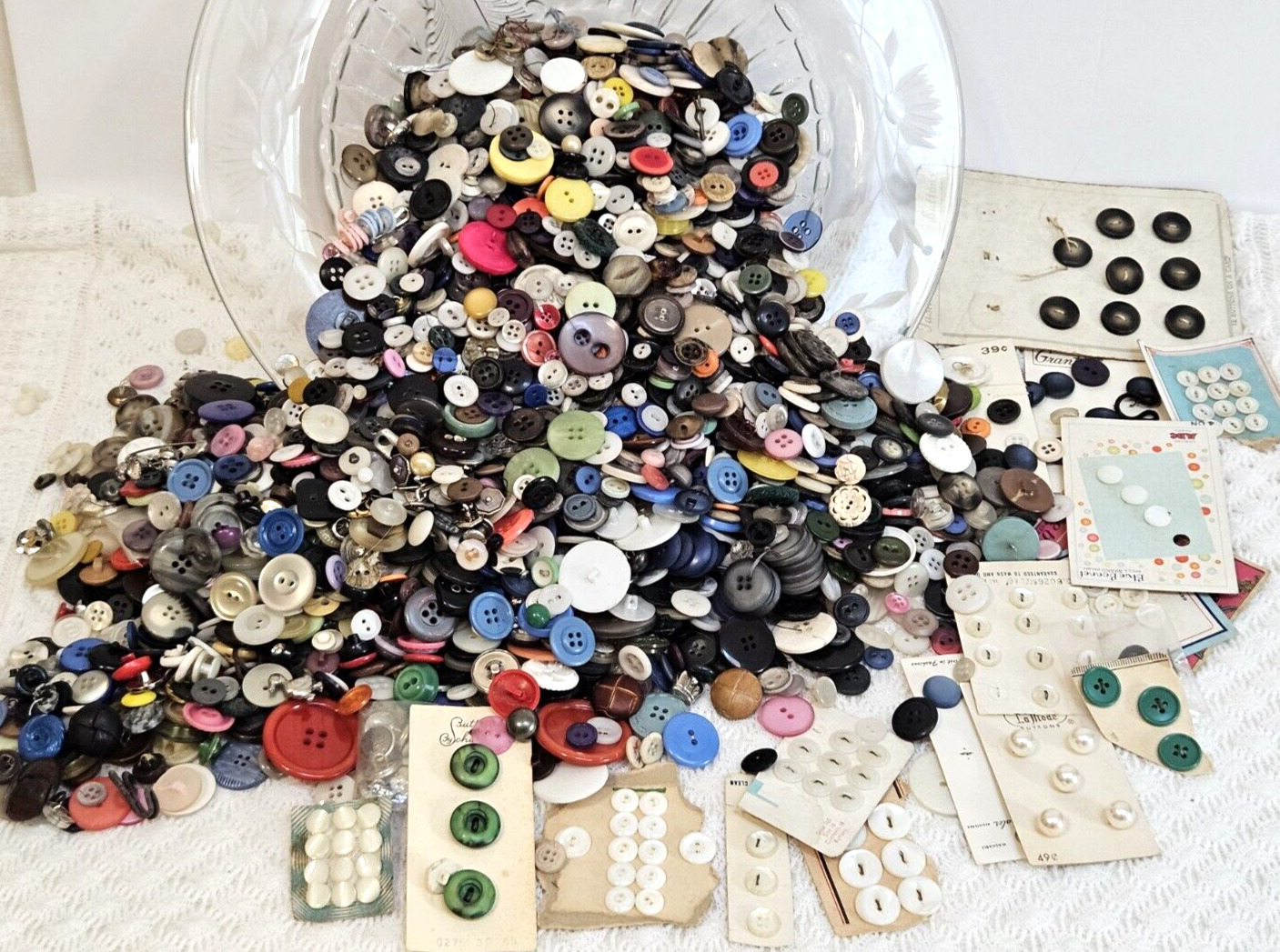 5 Pounds Mixed Lot of Vintage & Modern Used Sewing and Craft Buttons
