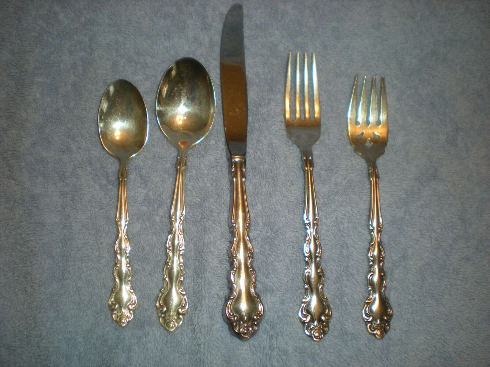 3pt8 💕 ONEIDA COMMUNITY SILVERWARE BEETHOVEN 5-PIECE PLACE SETTING  ST135