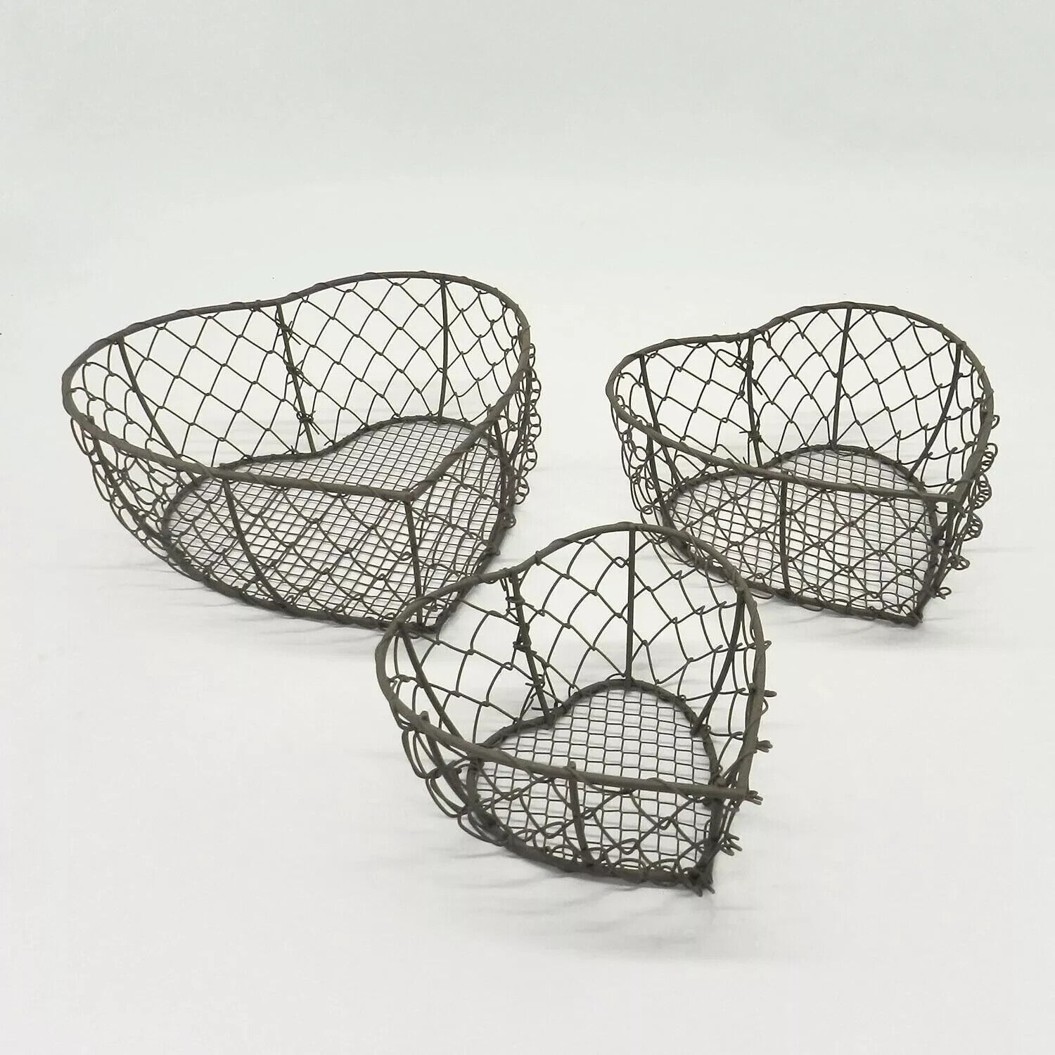 Heart Shaped Metal Wire Nesting Baskets Vintage Style Storage Baskets. Rusty