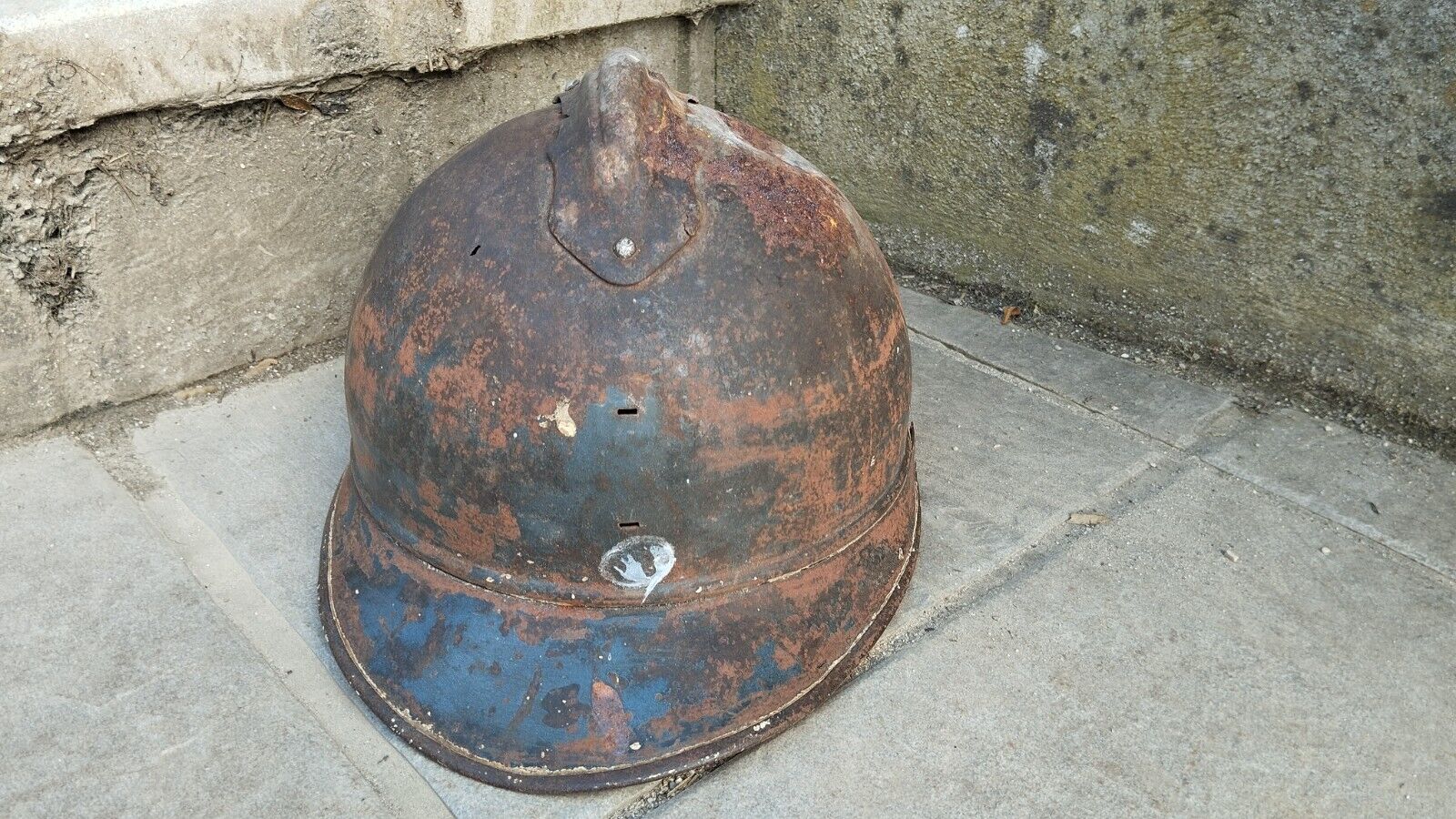 WW1 French Adrian 15 Helmet (1)