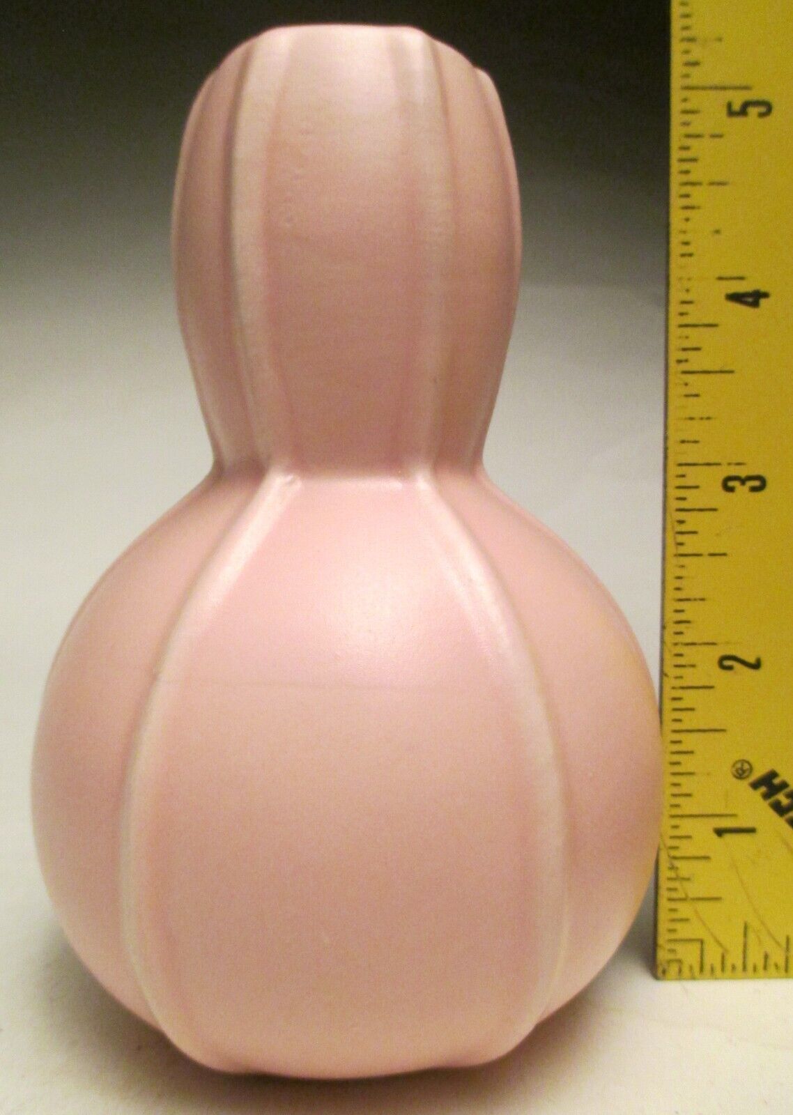 Vintage Pastel Pale Pink Ceramic Pottery Bud Vase Gourd Shape 5 ¼” tall