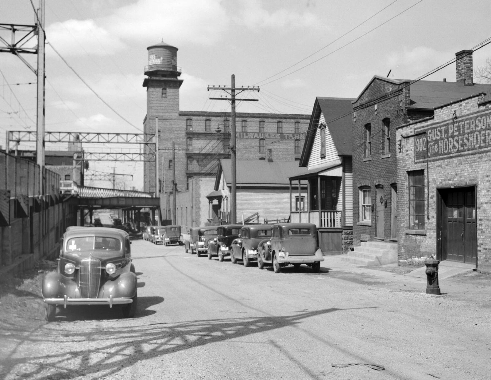 1936 Street Scene, Milwaukee, Wisconsin Vintage Old Photo 8.5\
