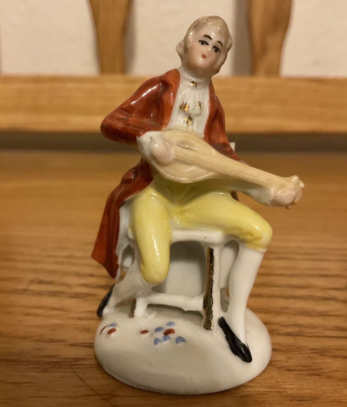 VINTAGE VICTORIAN PORCELAIN COLONIAL GENTLEMAN PLAYING INSTRUMENT 2.5 In