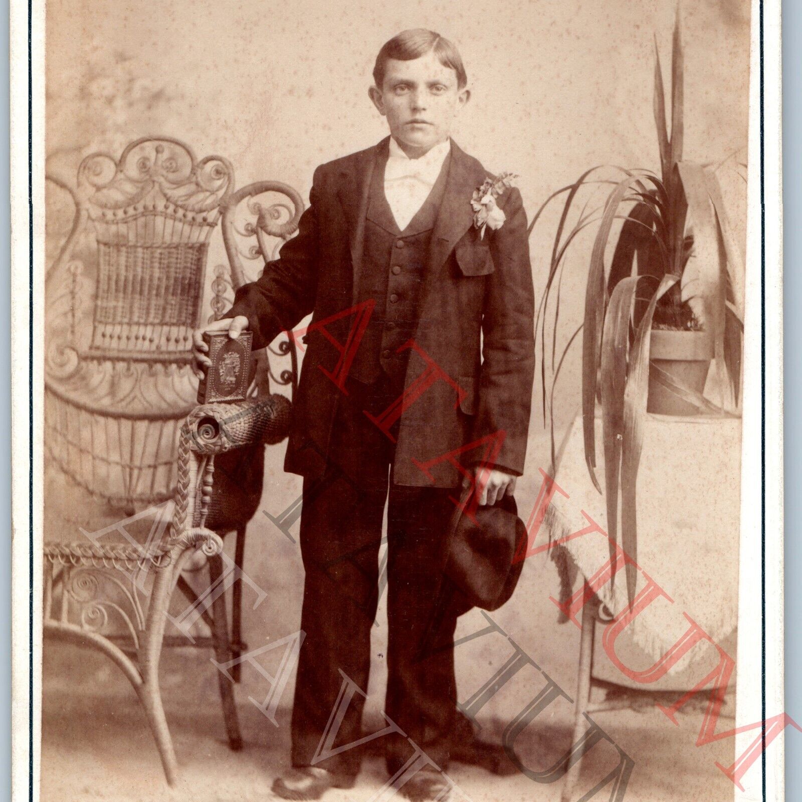 c1880s Chicago, IL Handsome Young Man Cabinet Card Real Photo Boy Hat Hille B15