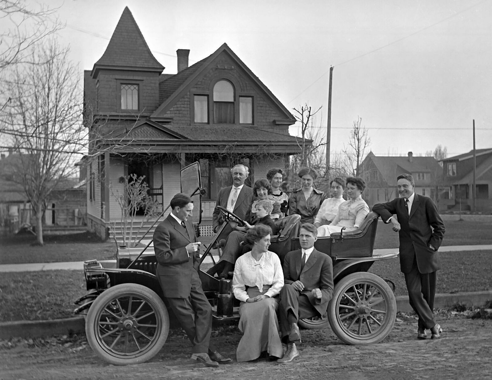 1913 Family Posing on Car Spokane Washington Vintage Old Photo 8\