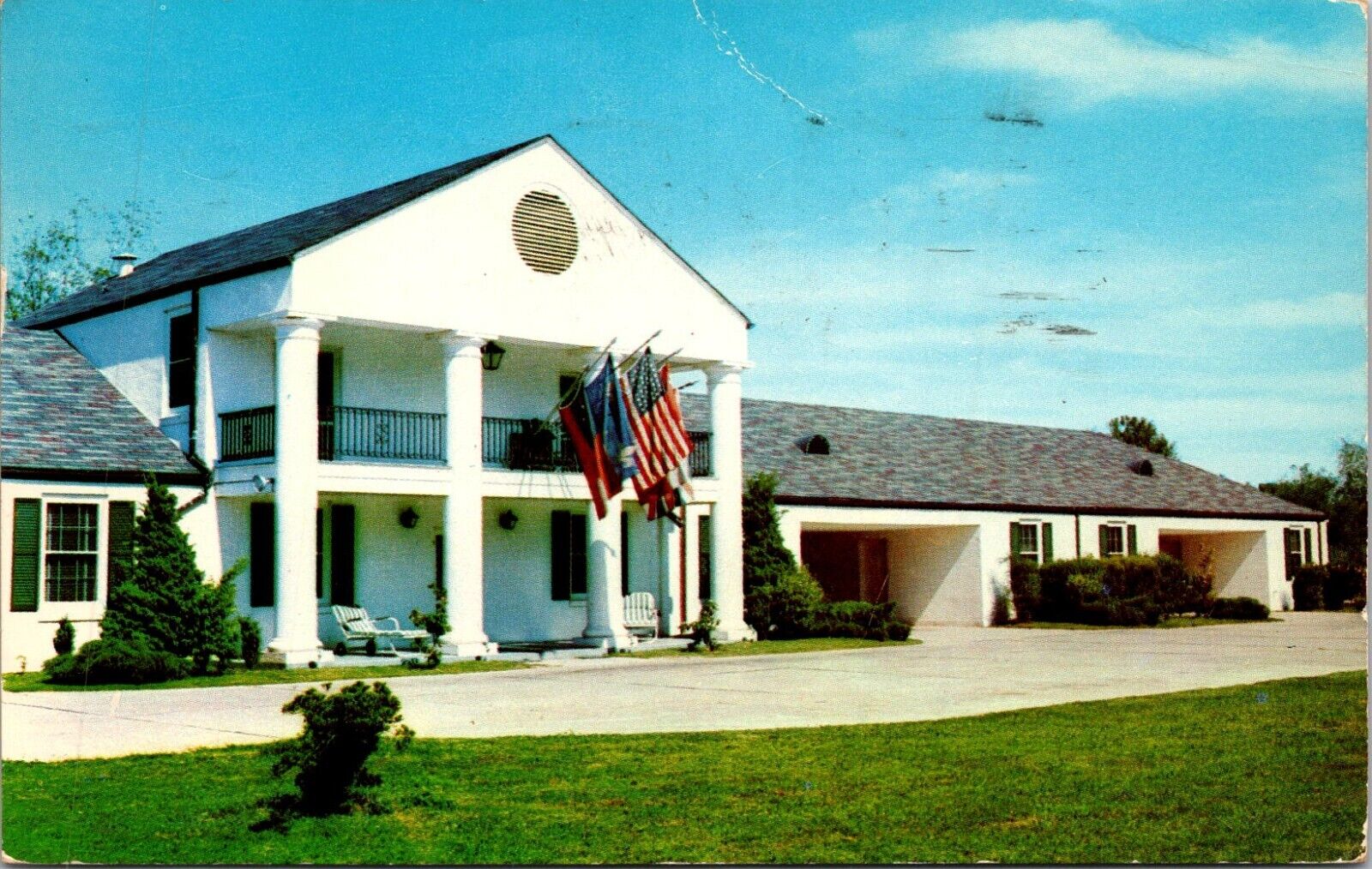 Bellemont Motor Hotel And Restaurant Postcard Natchez, Mississippi MS USA Flag