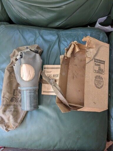 Vintage US WW2 Noncombatant MIA2-1-1 Medium Adult Gas Mask w/ bag & Instructions