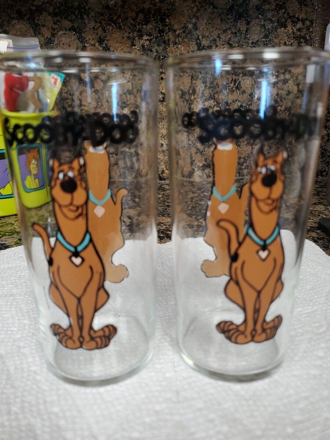 Scooby-Doo Glass 1997 Warner Brothers Cartoon Network set of two  excel