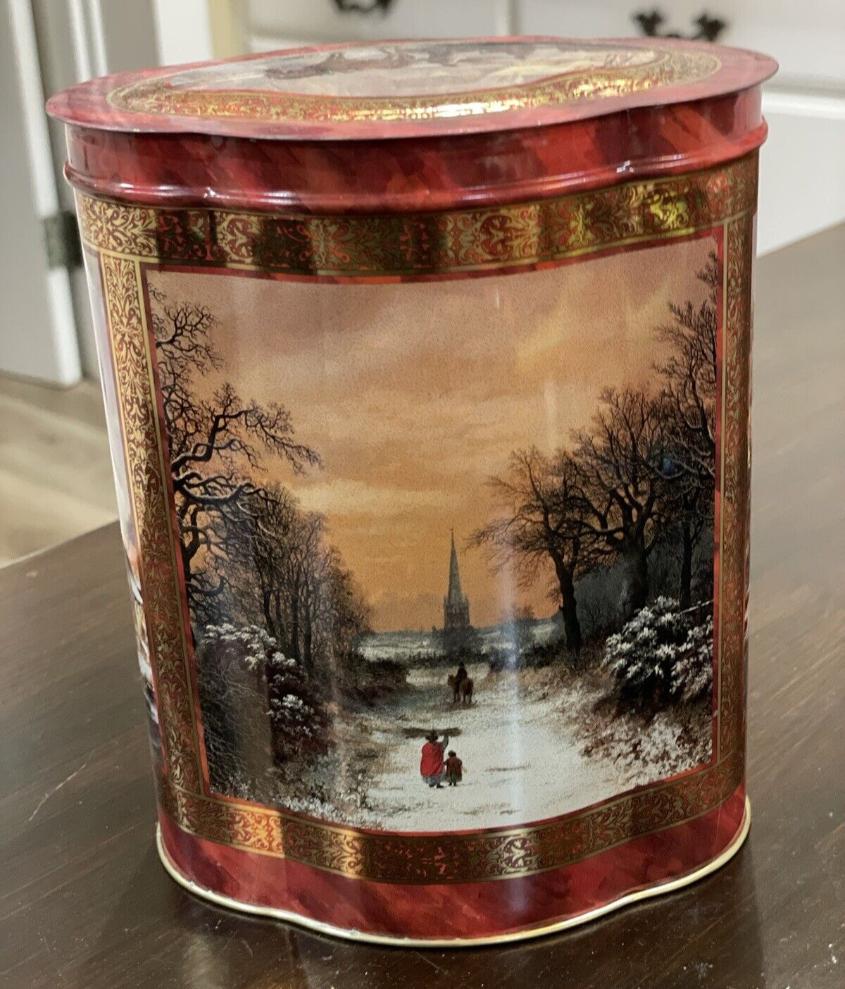 Vintage Winter Old World Scene Tin Made in England B34