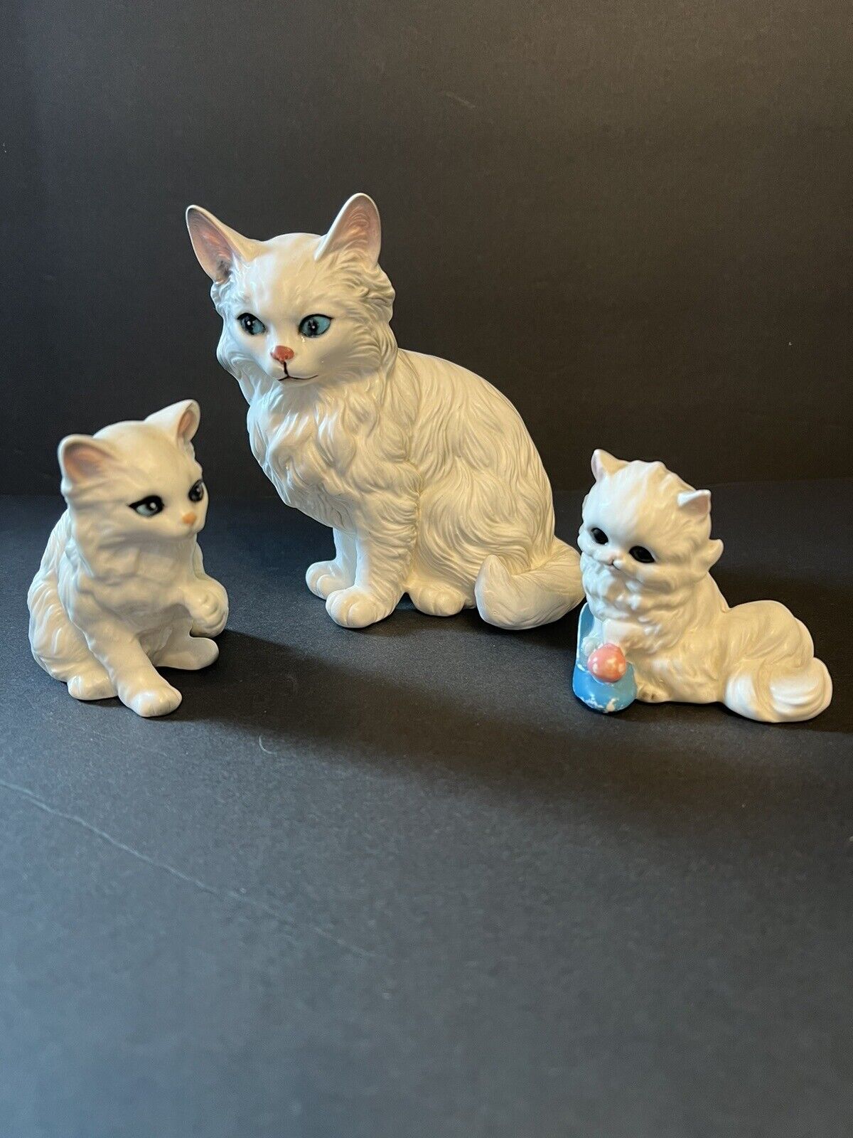 Vintage Mama Cat w/2 Kittens White Blue Eyes Made In Japan