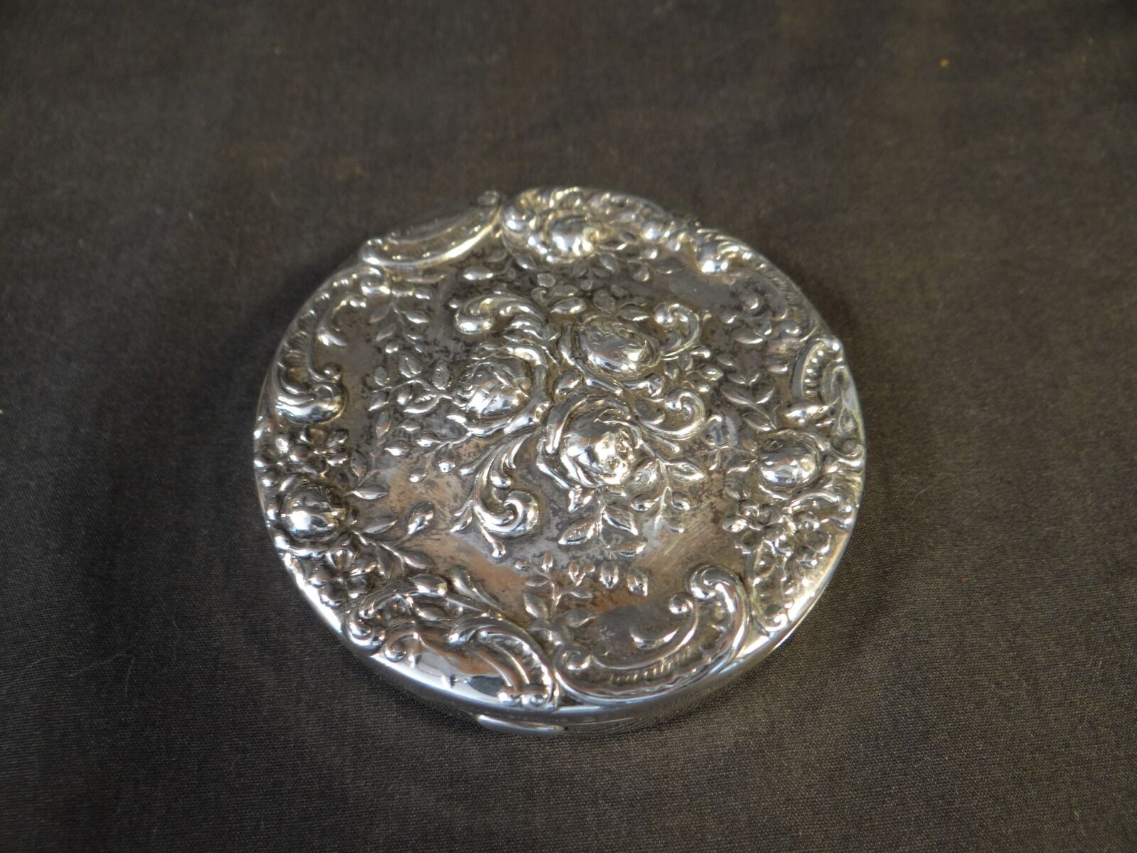 ANTIQUE GORHAM REPOUSSE ROSES STERLING SILVER COMPACT BEAUTIFUL