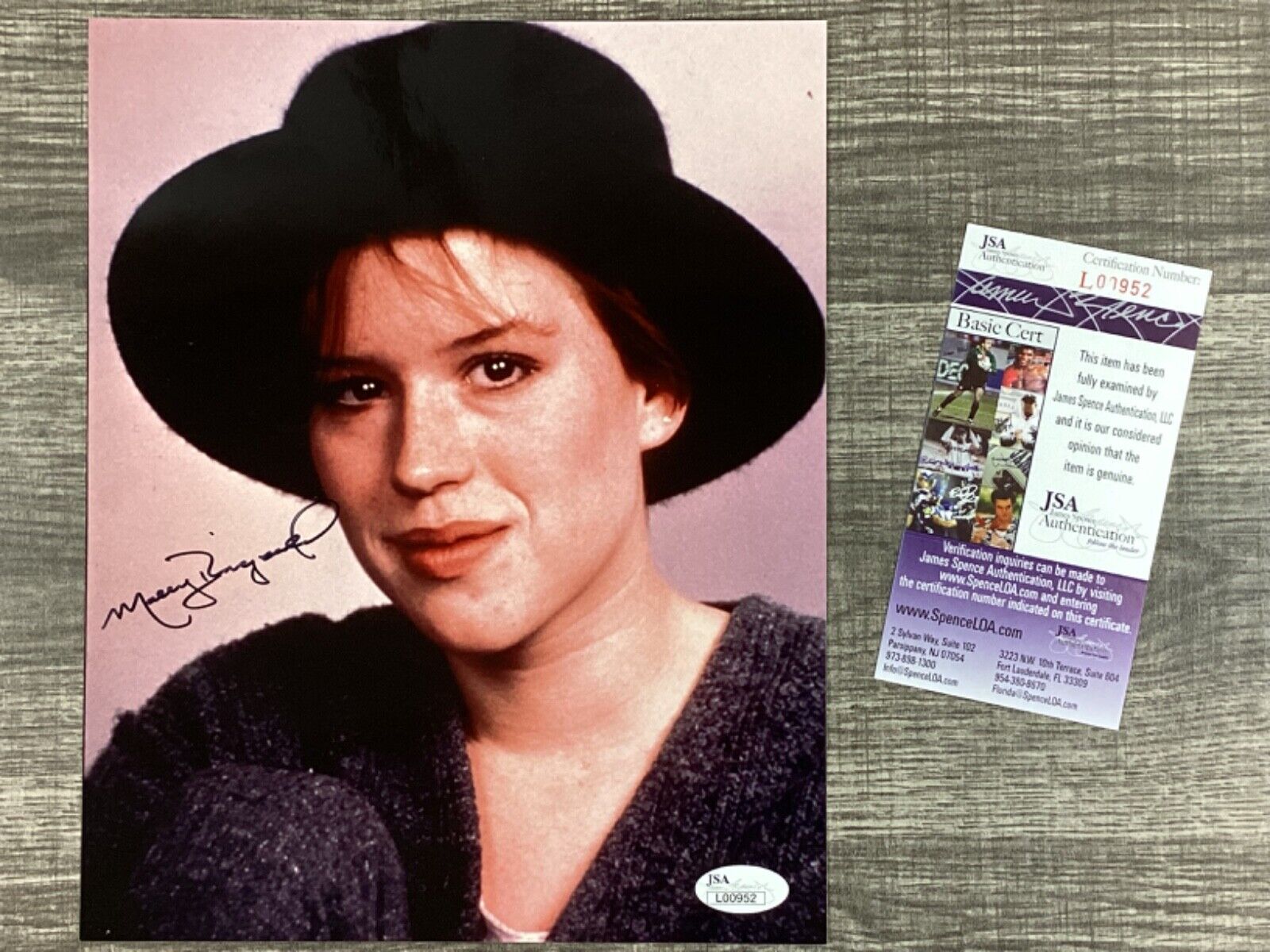 (SSG) Sexy MOLLY RINGWALD Signed 8X10 Color Photo \