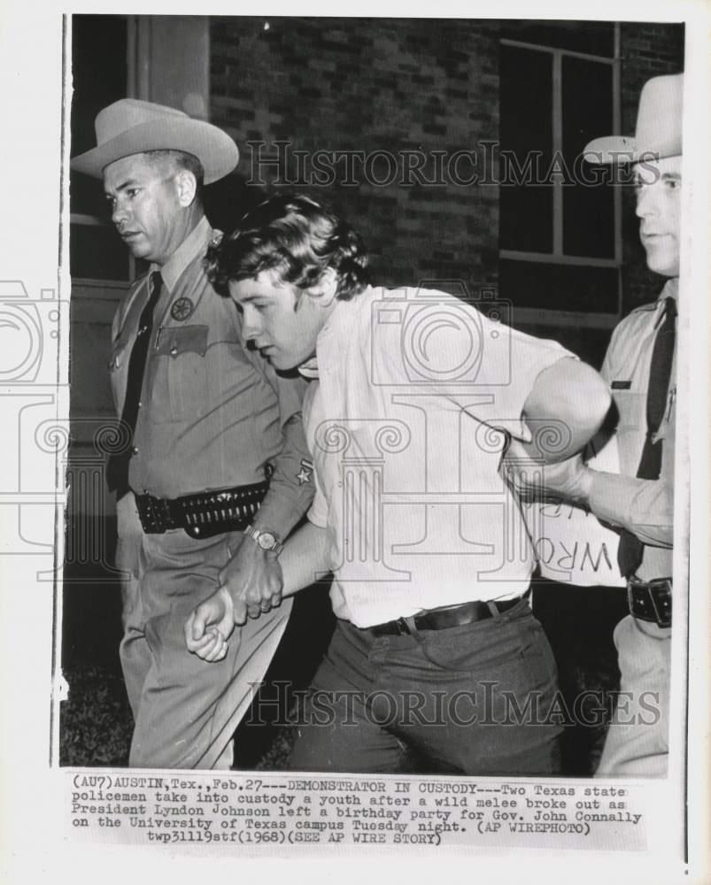 1968 Press Photo Texas State Police Take Demonstrator into Custody, Austin