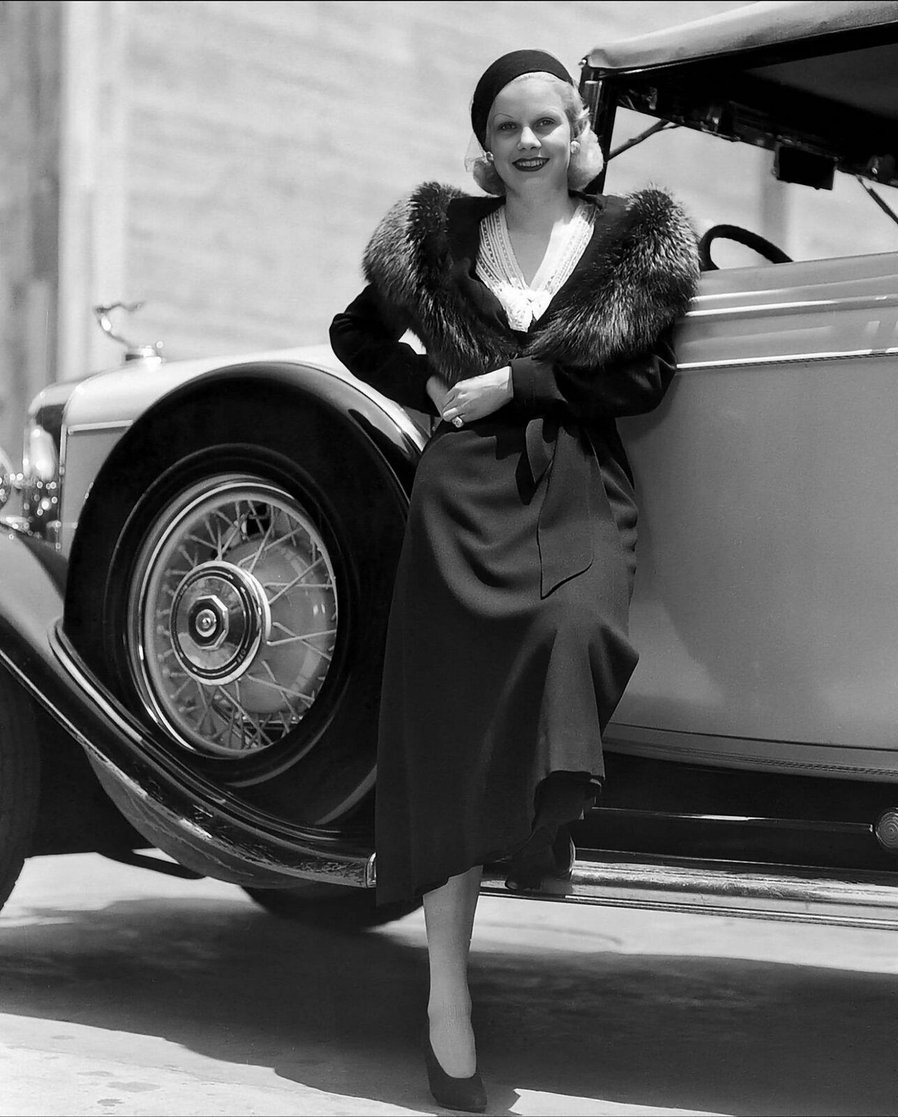 1932 JEAN HARLOW and Her CADILLAC Photo   (217-G)