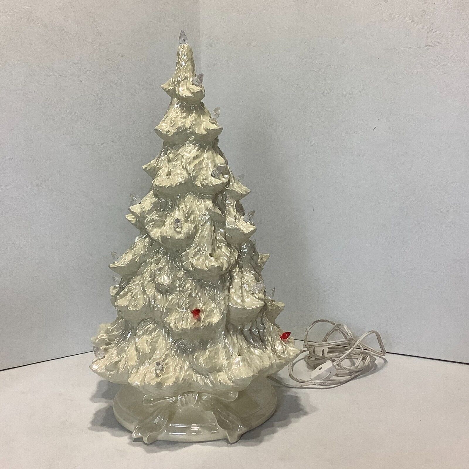 Vintage Nowell\'s Mold White Glaze Ceramic Christmas Tree w/Light Base Bow 17.5\
