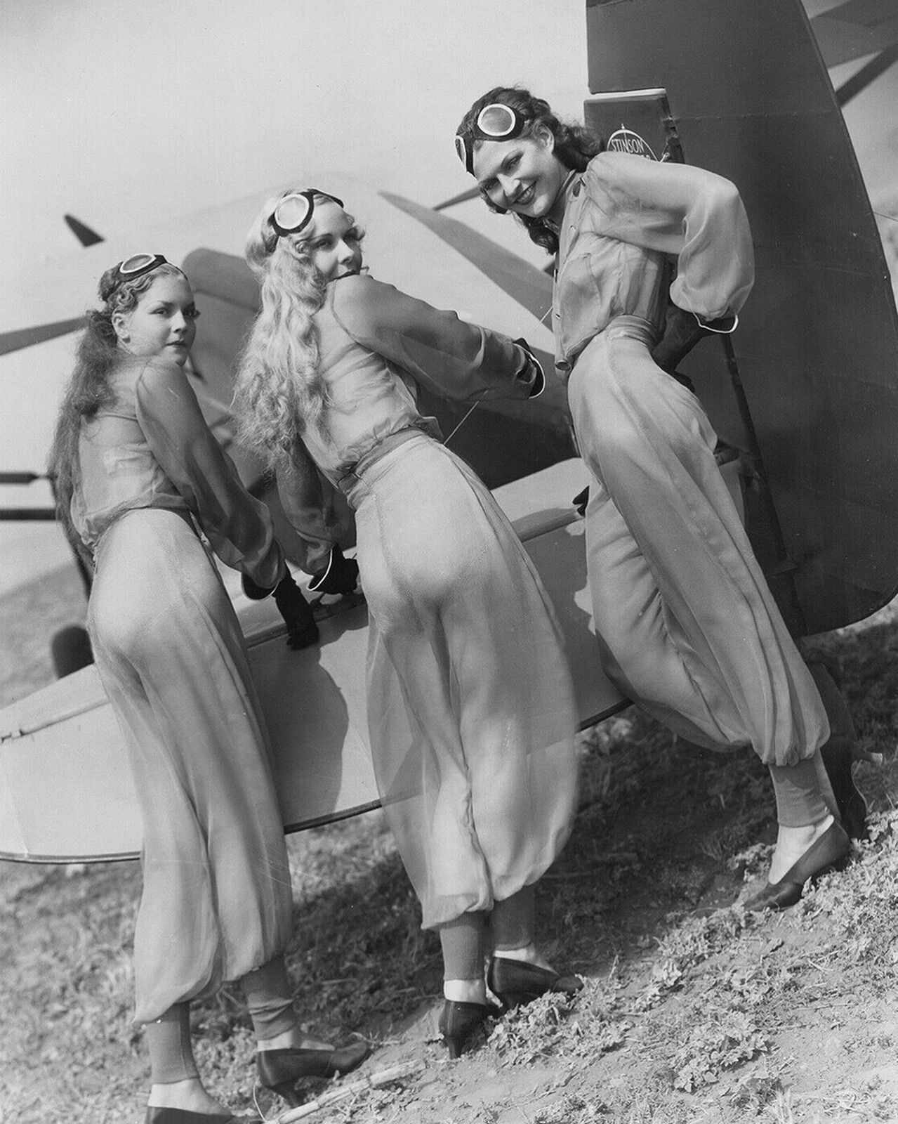 1933 FLYING DOWN TO RIO Movie Publicity Photo  (221-Z )
