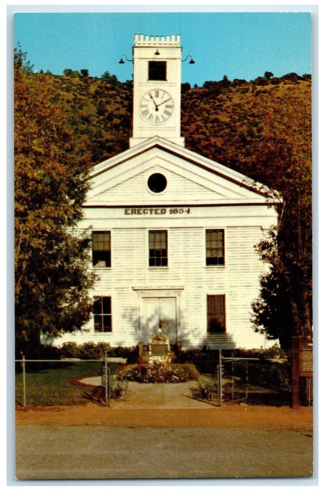 c1950 Mariposa Courthouse White Wooden Clock Tower View California CA Postcard