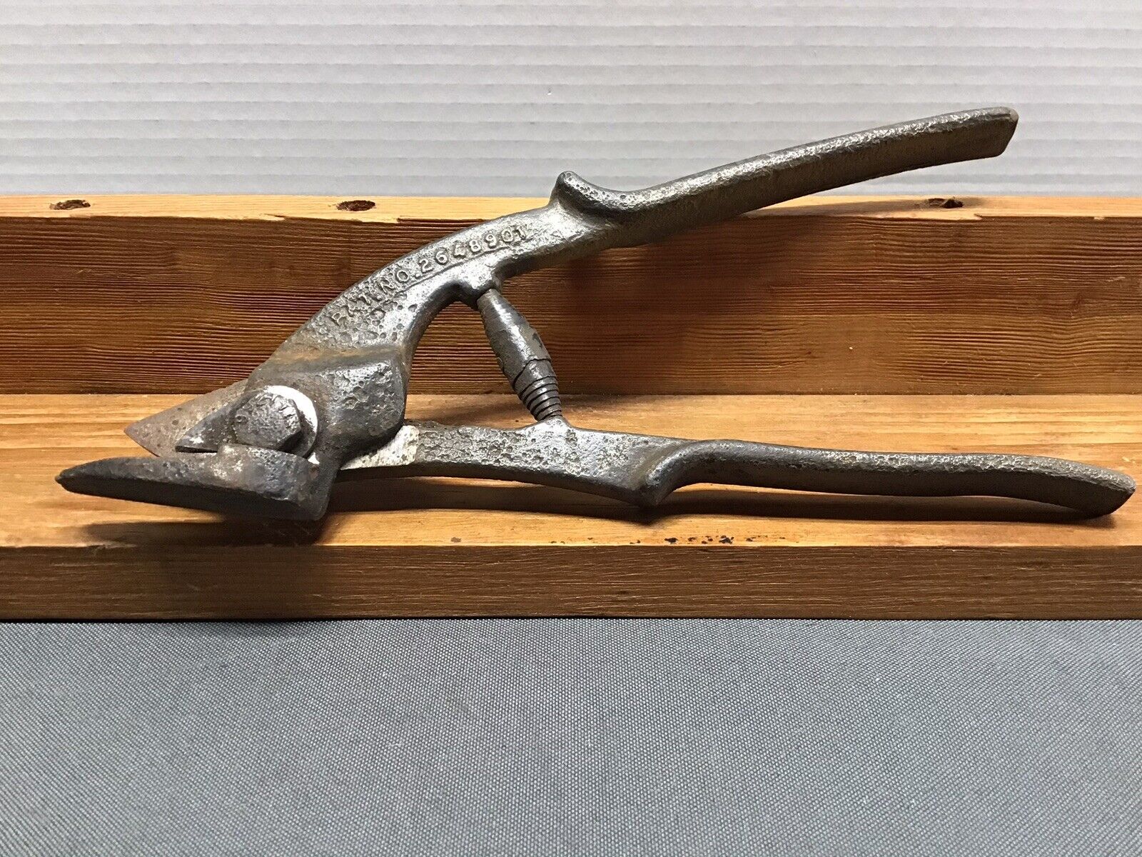 Antique Metal Strap Cutter Pat (2648901)