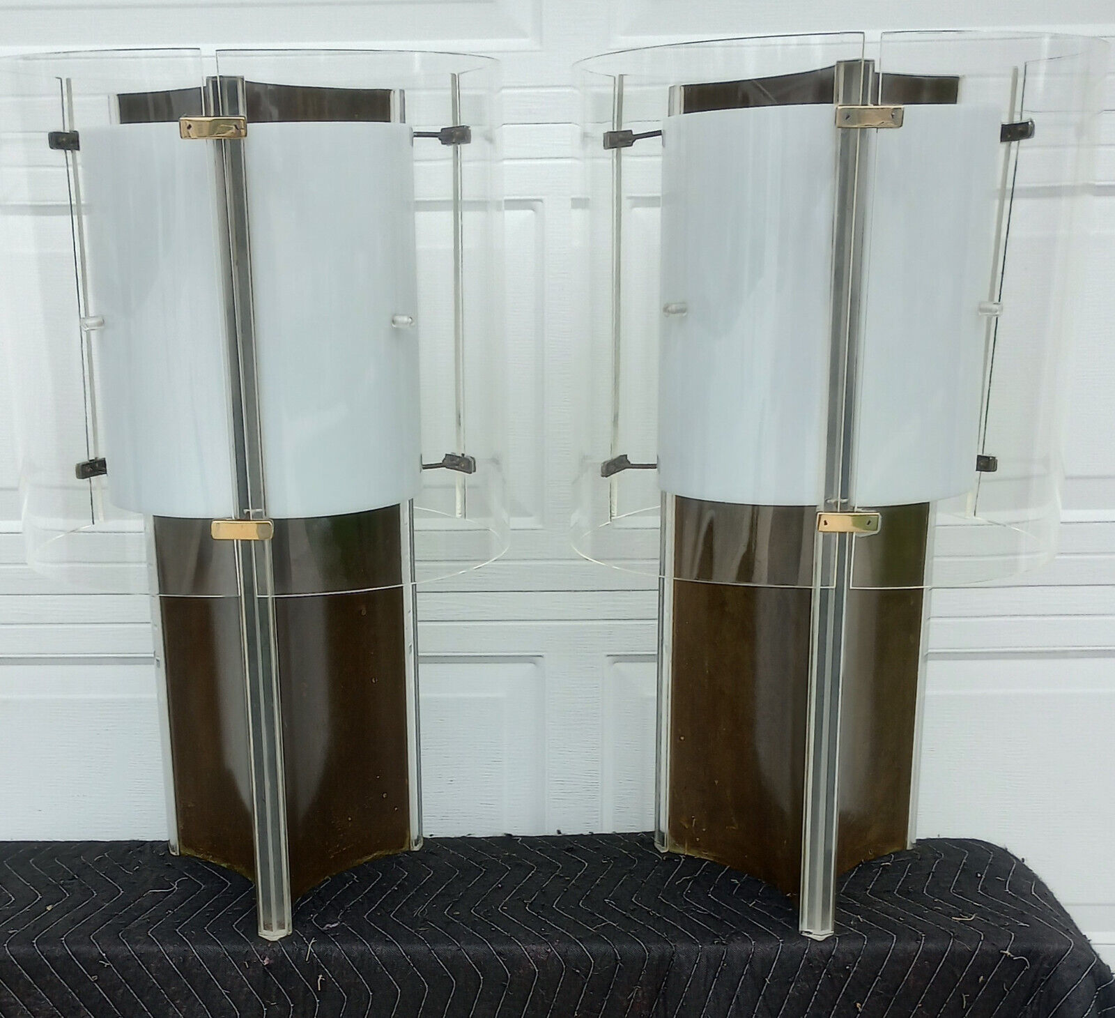 Pair Of Mid Century Modern Rare Unique Massimo Vignelli Style Lucite Table Lamps
