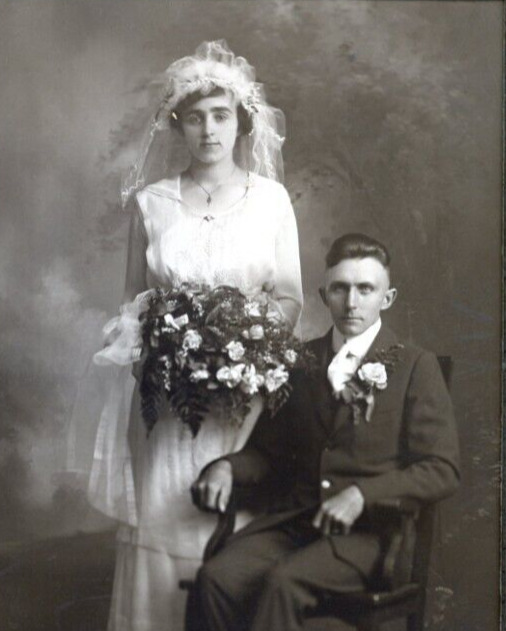 Antique Wedding Photo Beautiful Bride & Groom Fashionable Young Couple Portrait