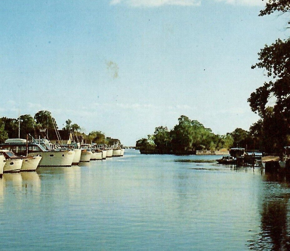Vintage Chrome Postcard Amityville Long Island Boats Canal Fishing New York NY