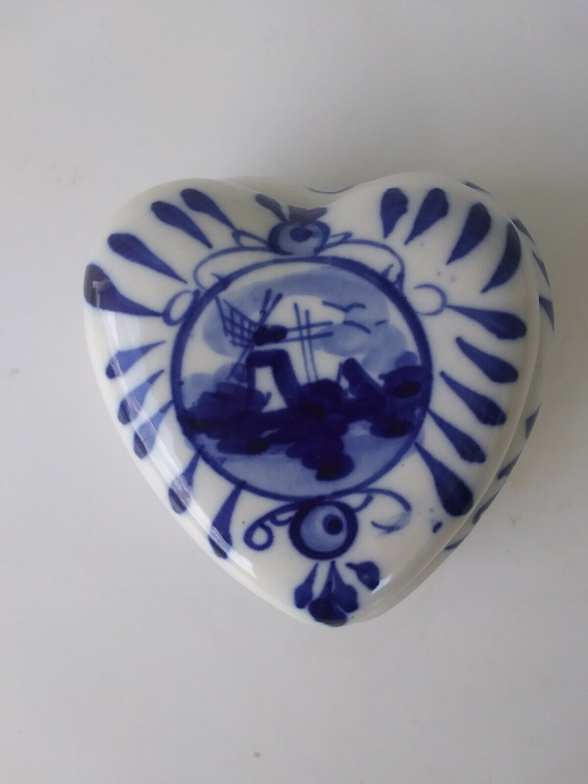 Vintage Delft Blue Porcelain Hand Painted Heart Shaped Lidded Trinket Box 