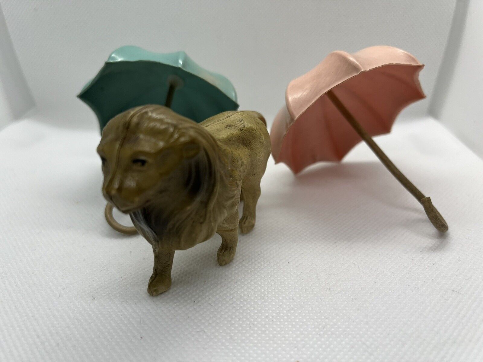 ❤️VINTAGE EARLY 1900'S LOT OF 3 CELLULOID items 2 UMBRELLAS AND 1 LION FIGURINE