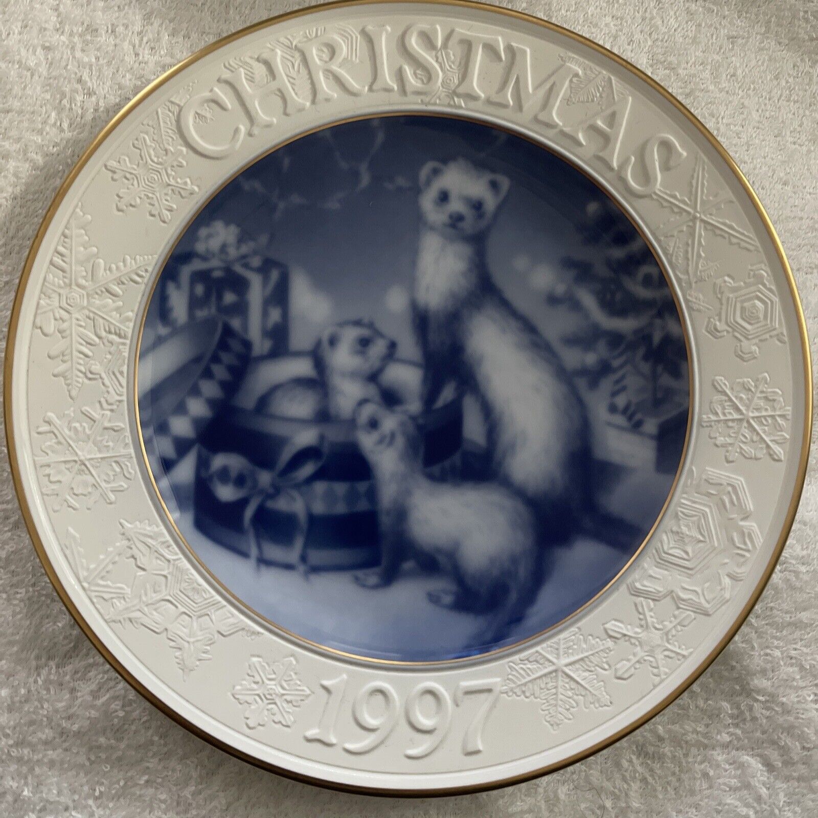 Okura Art Christmas Plate, Ferret Family, 1997