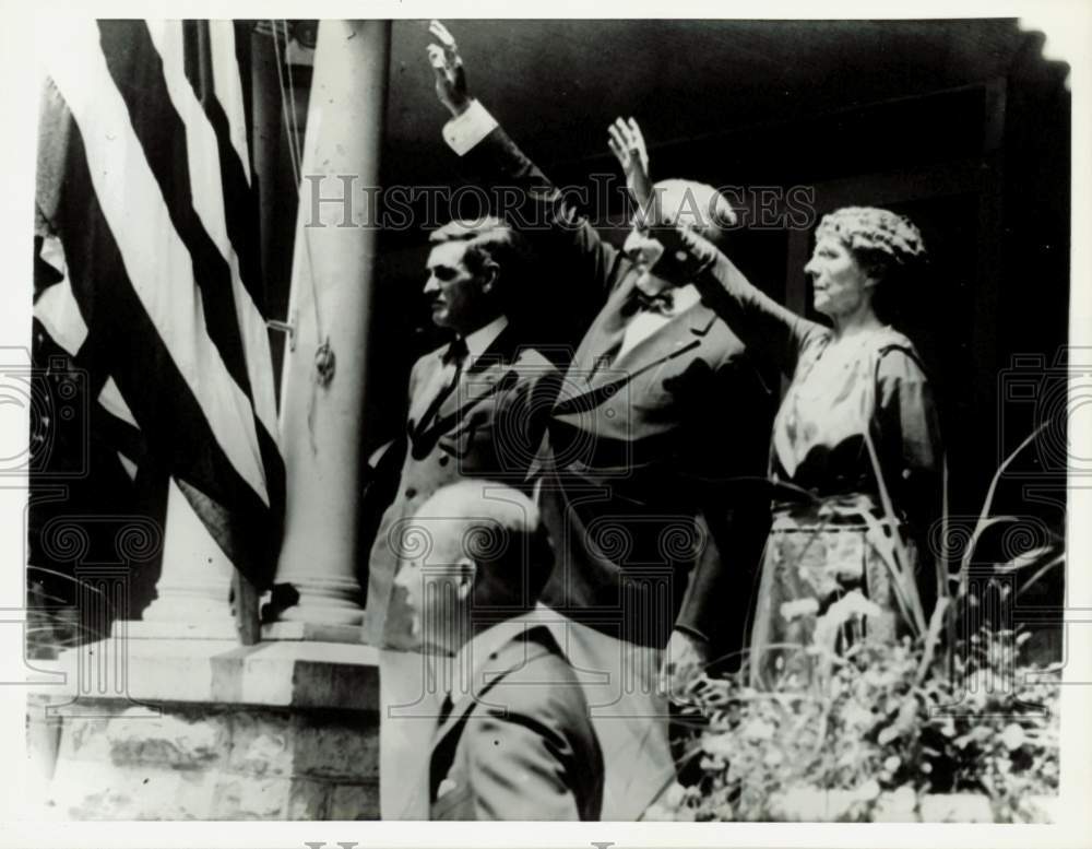 1920 Press Photo Mr. & Mrs. W. Harding saluting flag at notification ceremonies