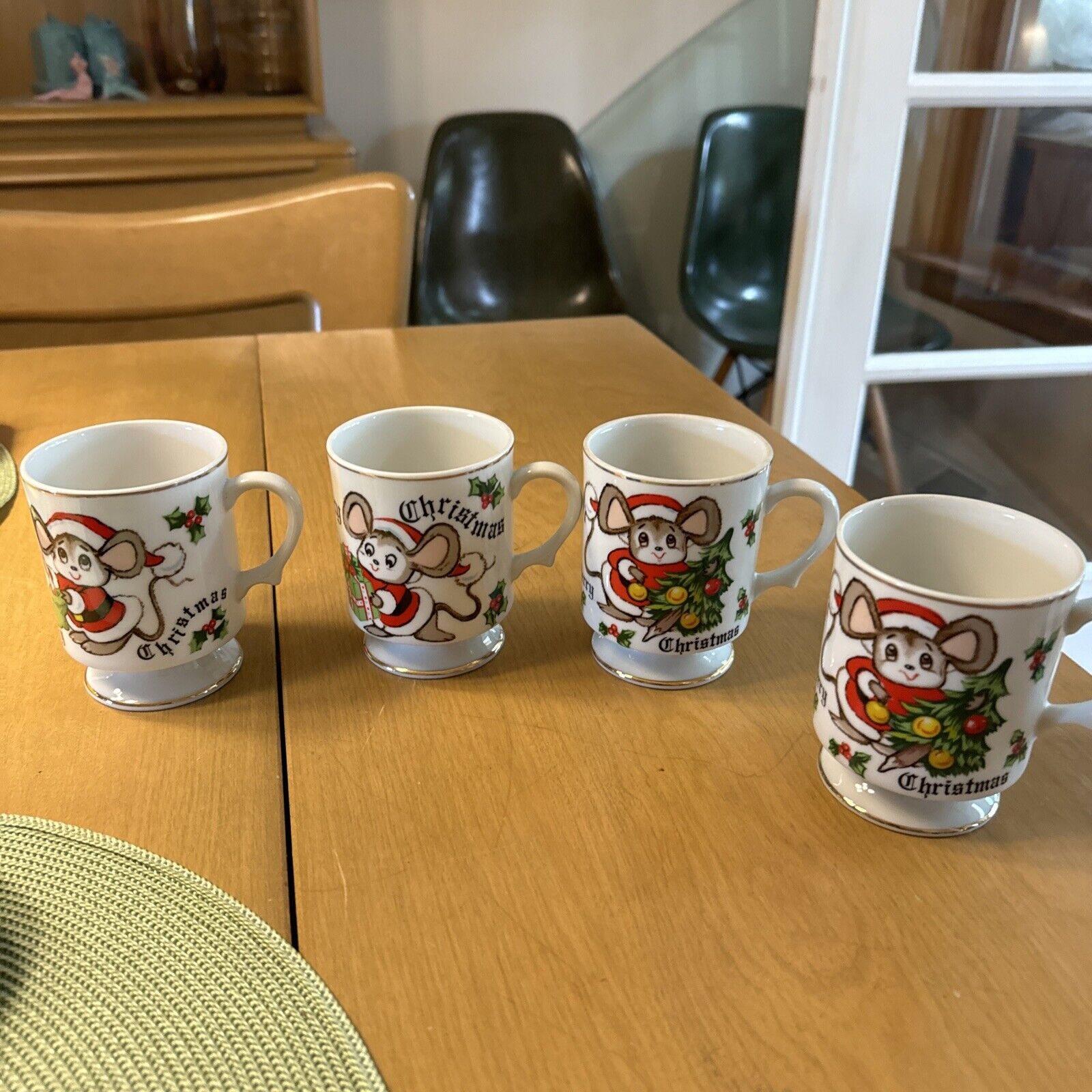 Vintage Lefton Set of 4 Merry Christmas Santa Mouse Porcelain Coffee Footed Cups