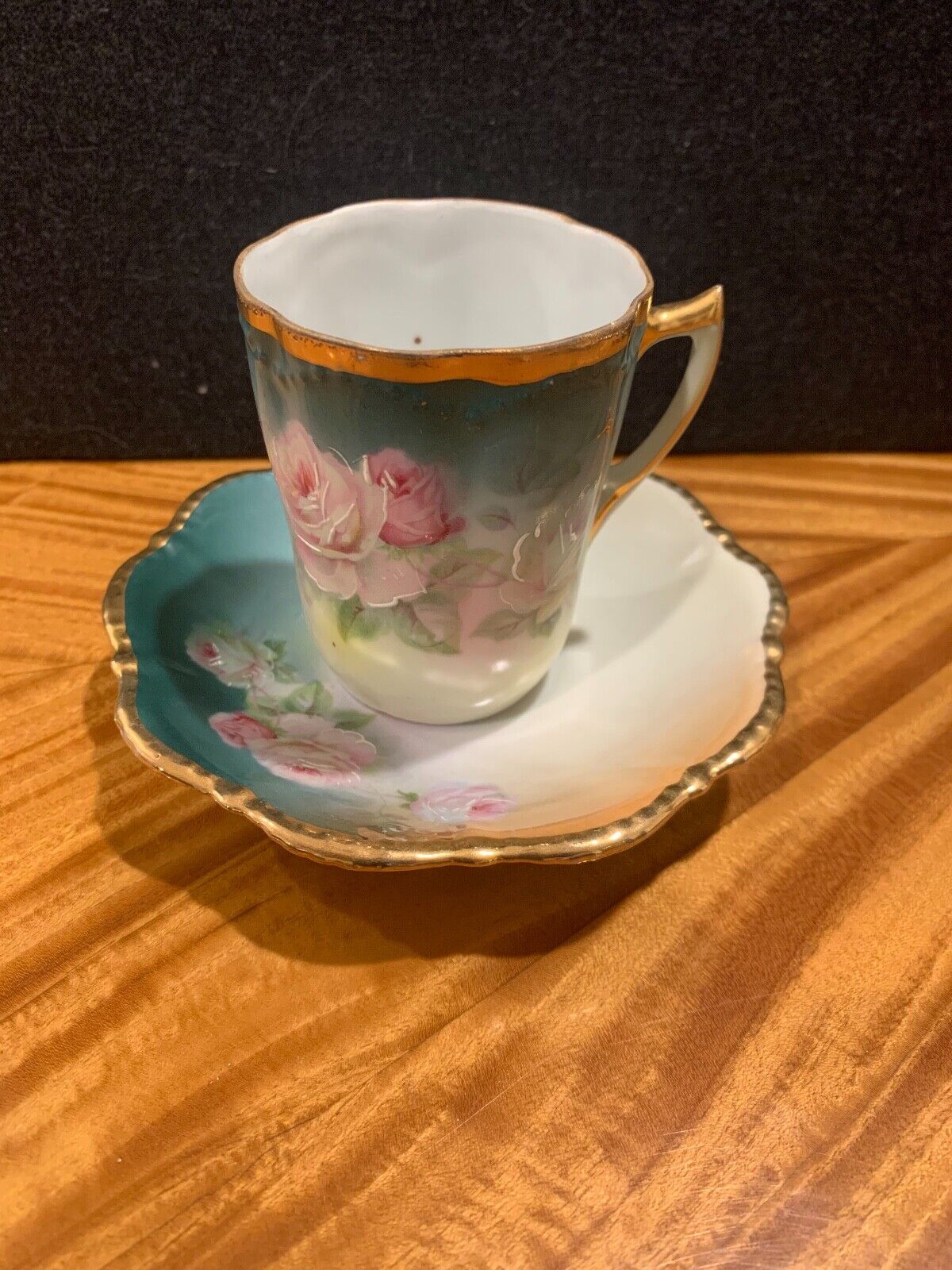 NICE ARIST SIGNED ANTIQUE SILESIEN GERMANY ROSES HAND EMBELLESHED CUP AND SAUCER