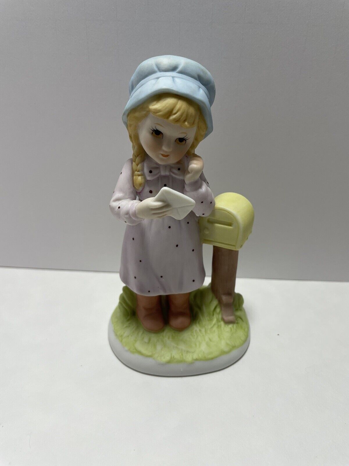 Vintage 1983 Little Girl Figurine. New England Collectors Society Small Wonders.