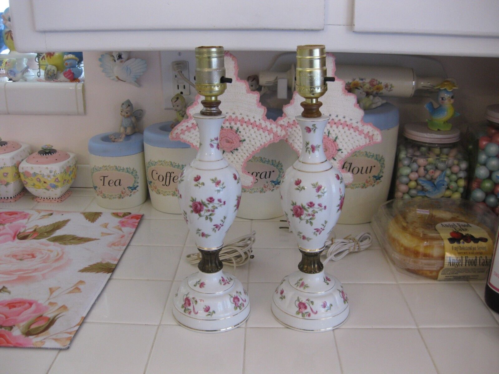 Adorable Vintage Shabby Chic Pair Of Vanity Dresser Lamps With Pink Rosebuds