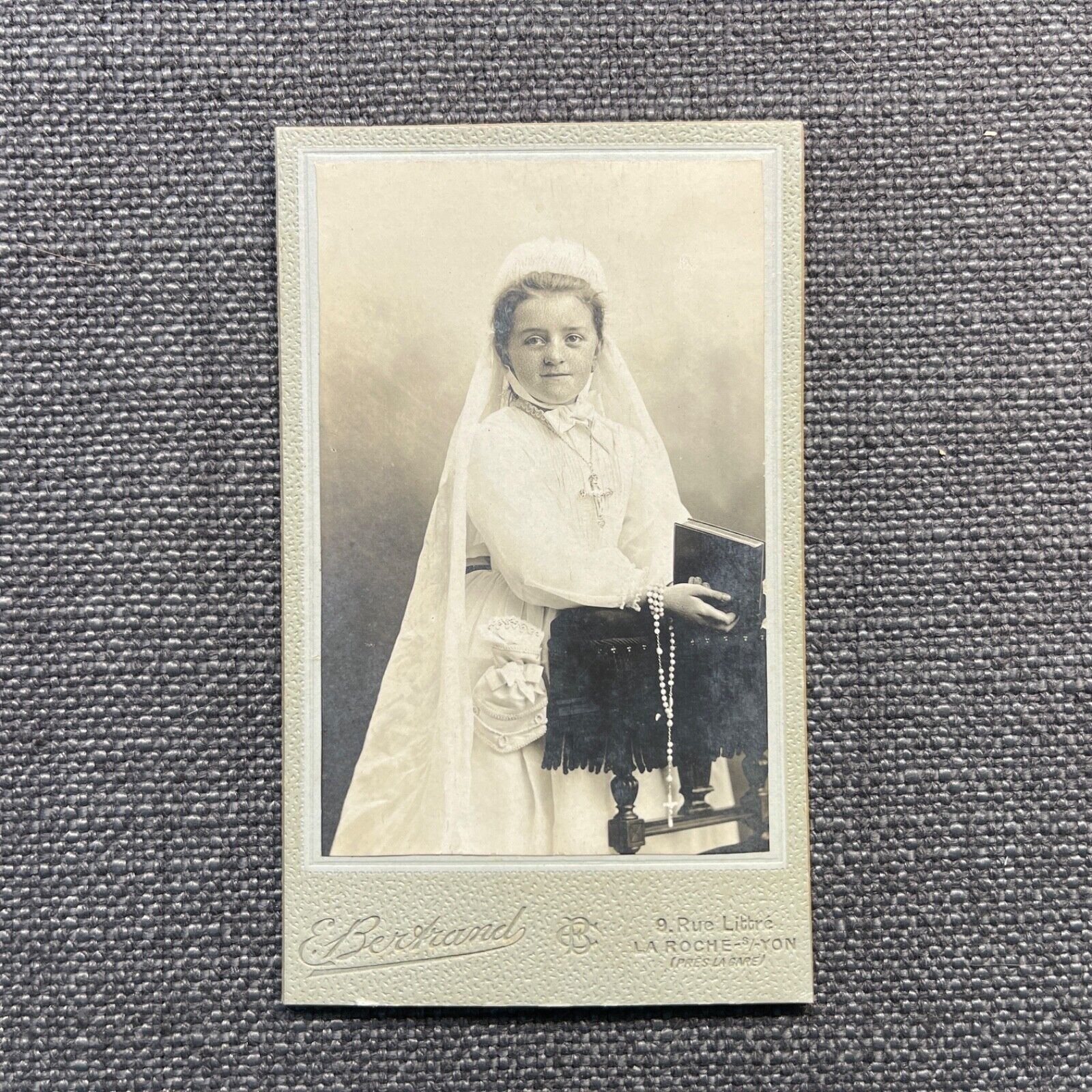 CDV Photo Antique Portrait Girl White Dress Veil Large Cross Communion France