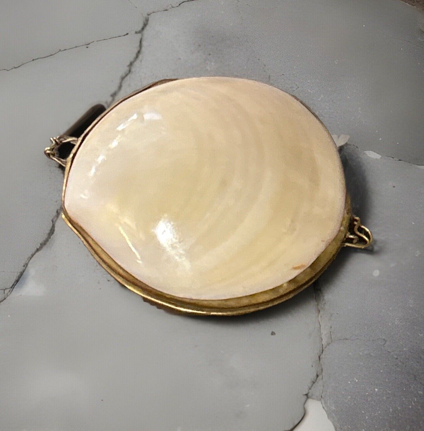 Vintage Art Deco Mother Of Pearl Shell Brass Trim Trinket Box Coin Purse 3.5”