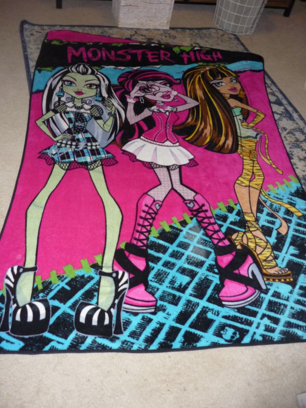 Monster High Fleece Throw Blanket Twin Bed Cover, 60x90 Draculaura Cleo Frankie